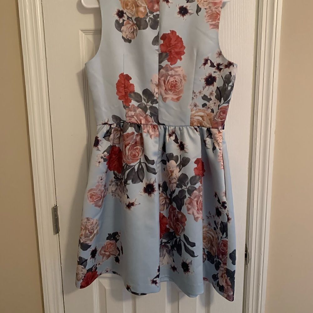CeCe Light Blue Floral V-Neck Sleeveless Mini Dress - Picture 4 of 4